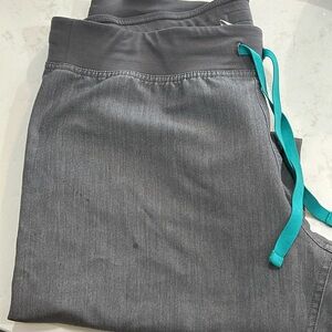 Figs Livingston scrub bottoms size medium graphite